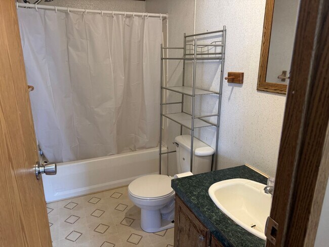 Building Photo - 3 Bedroom 2 Bathroom Mobile Home located in Rogersville, TN