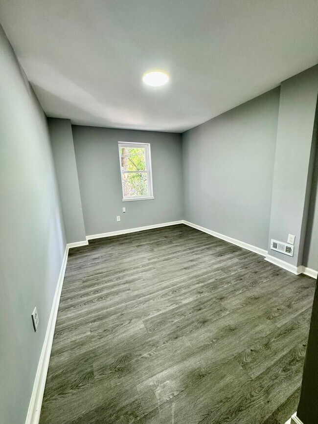 Building Photo - Anika Homes 5 Bedroom