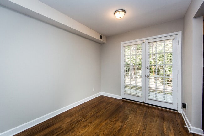 Building Photo - Charming 2BD/1BA Townhouse at Cotswold!