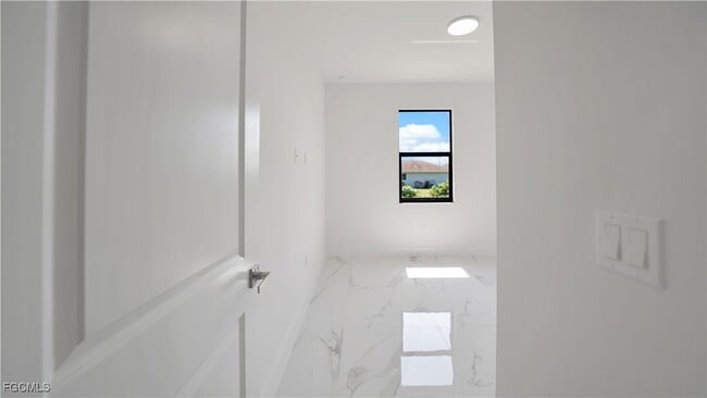 Building Photo - 123 Ichabod Ave