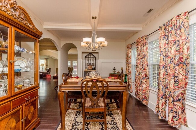 Building Photo - 255 Mimosa Dr