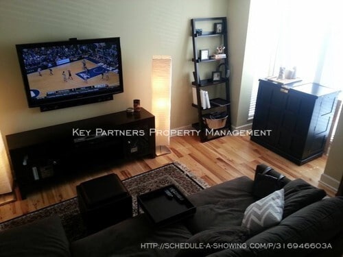 Building Photo - 520 W 10th St - Stunning townhome with gra...