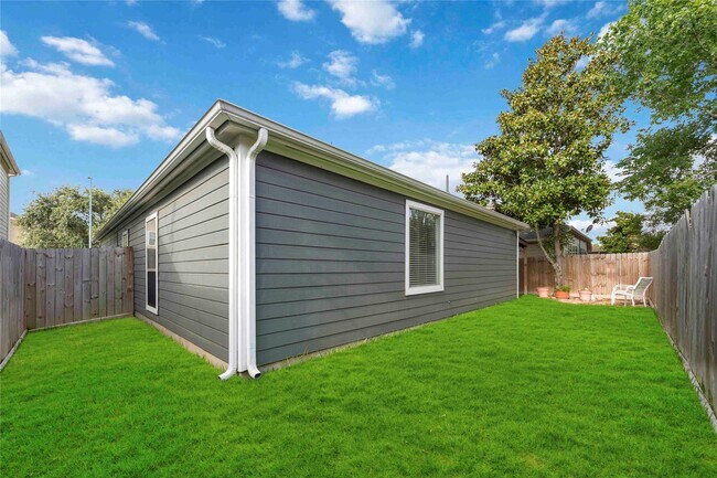Building Photo - 6018 Lynwood Banks Ln