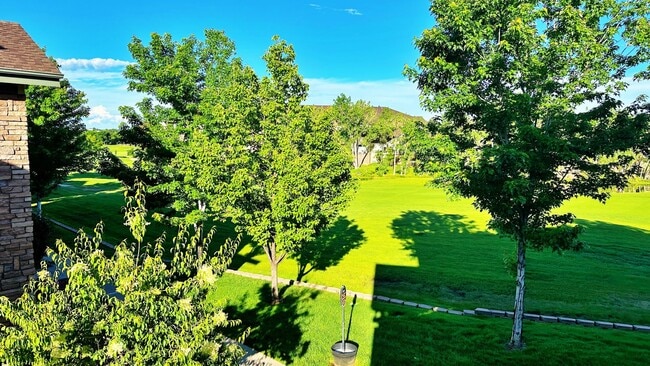 Building Photo - Fantastic Condo 2 Bed 2 Bath with Attached...