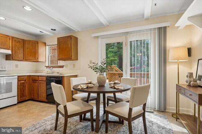 Building Photo - 5834 Waterdale Ct