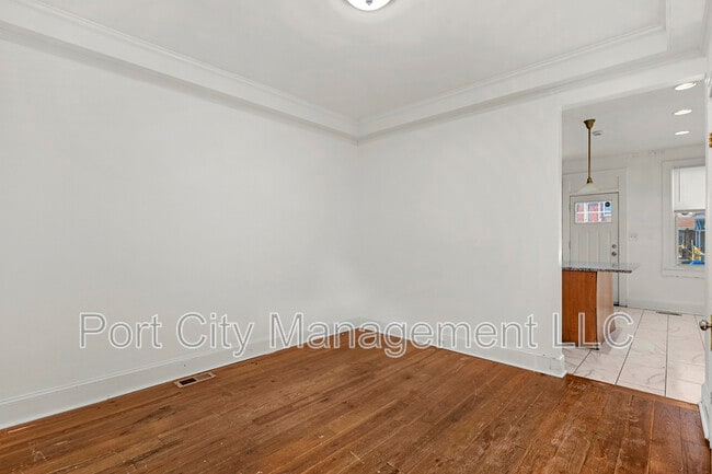 Building Photo - 438 Cornwall St