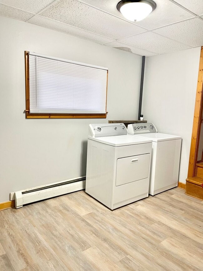 Building Photo - HUGE 3 Bed/2 Bath Home with your own private workshop + oversized garage