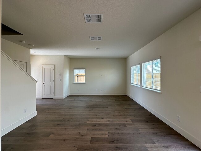 Building Photo - Beautiful new home