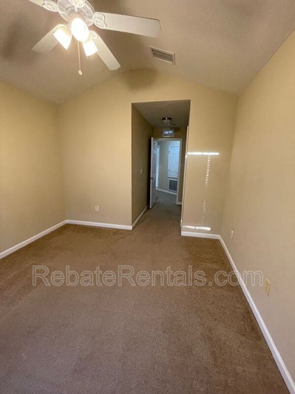 Building Photo - 4199 Highwood Dr