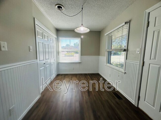 Building Photo - 4315 Woodlawn Pike