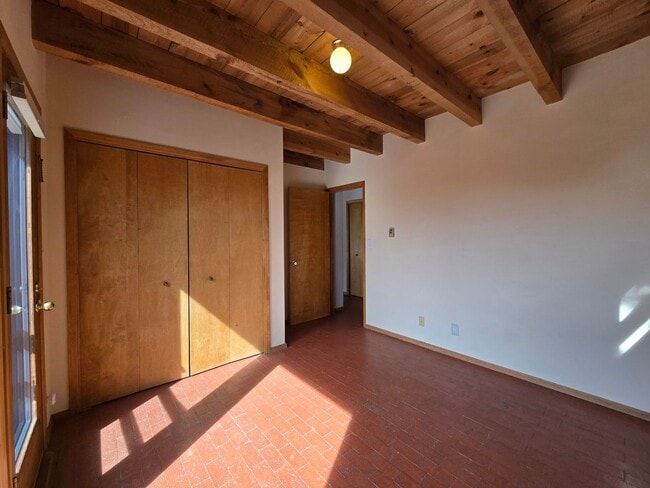 Building Photo - 22 Encantado Cir