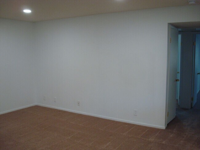 Building Photo - APPLICATION PENDING- Rock Springs I Condo ...