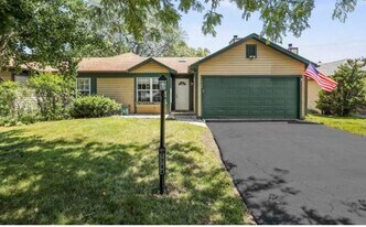 Building Photo - 1744 Ranchview Dr