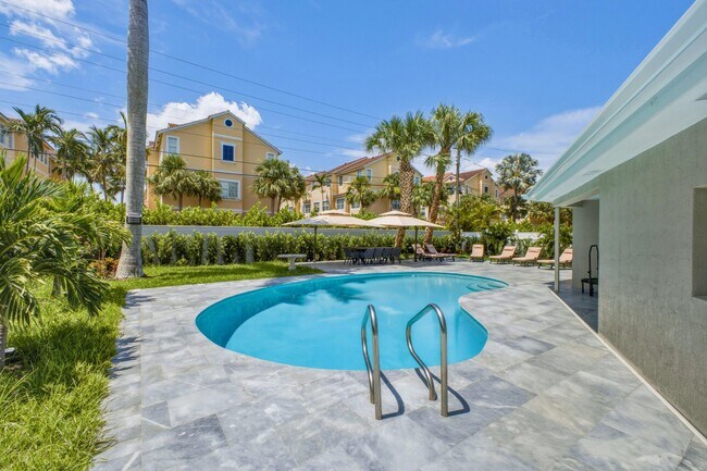 Building Photo - 632 Las Palmas Park