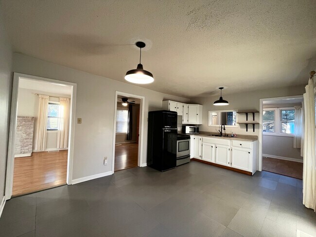 Building Photo - 83 Piney Mountain Church Rd