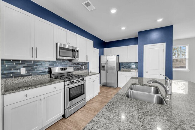 Building Photo - 550 Wayton Cir