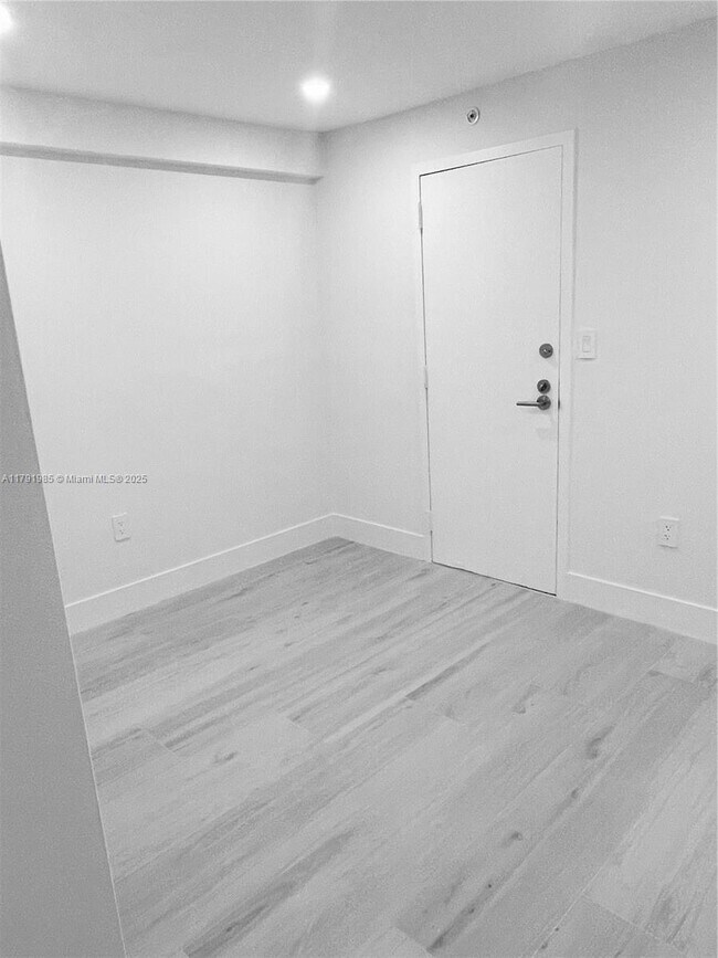 Building Photo - 575 Crandon Blvd