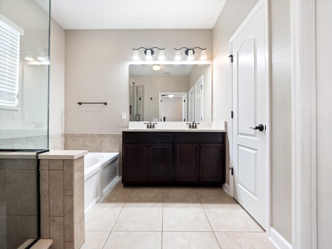 Building Photo - 1442 Resolute St