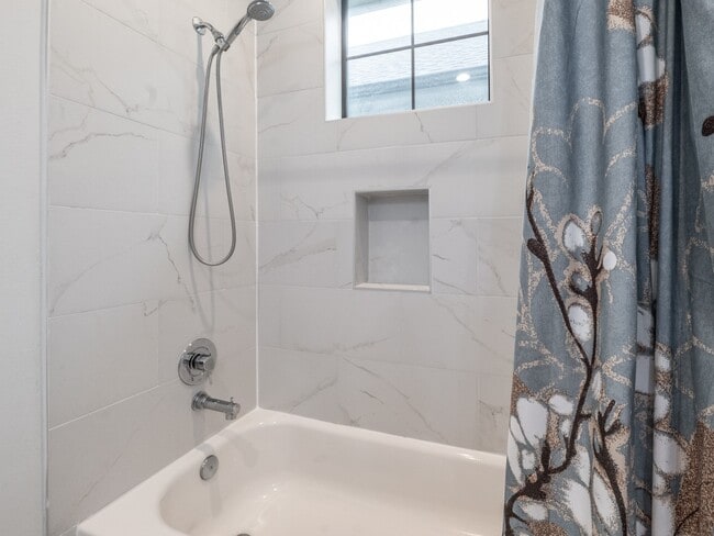 Building Photo - 210 E 32nd St