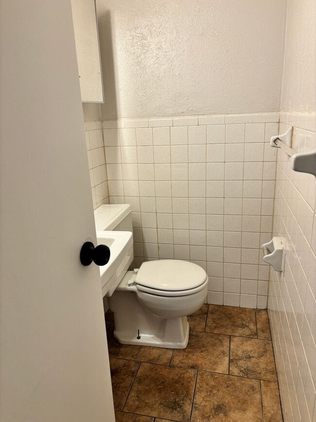 Building Photo - 2BD/1BA | Large Yard | Large Pets Welcome!