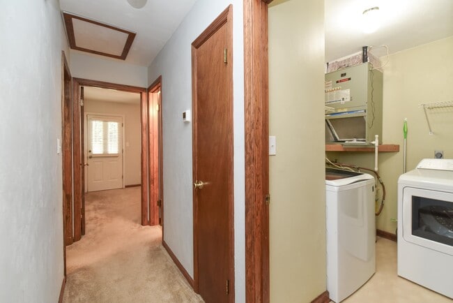 Building Photo - 2043 Gardenbrook Ln