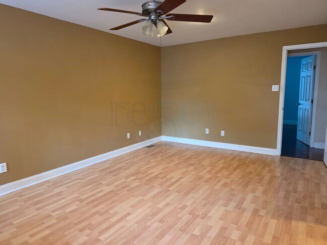 Building Photo - Great 3BR 2BA Find in Pleasant Tree Neighborhood!
