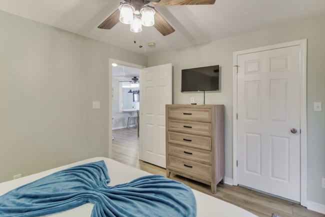 Building Photo - 5499 Medina Rd