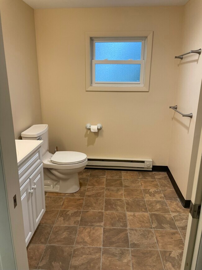 Building Photo - 2410 Bell St