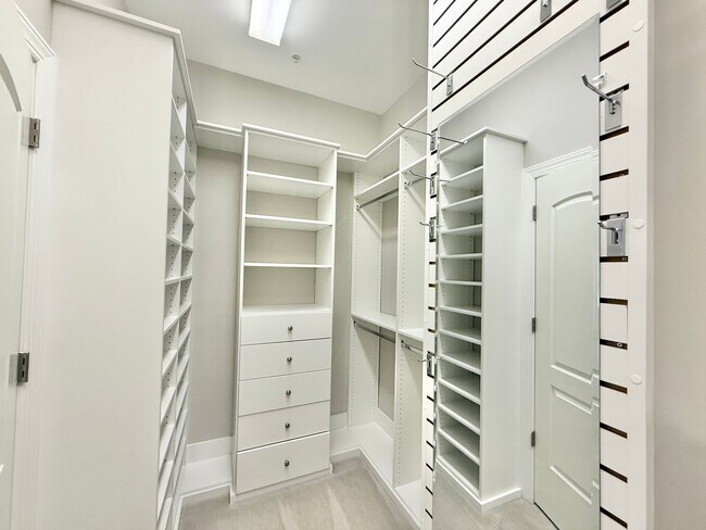Building Photo - Luxurious Downtown Raleigh Condo with High...