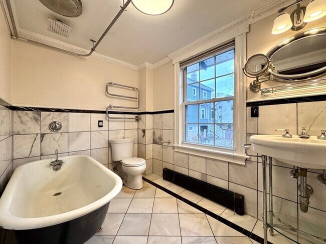 Building Photo - 53 Circuit Rd