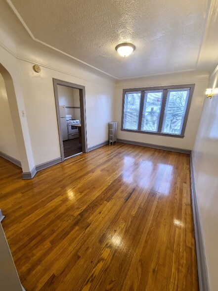 Building Photo - 836 N Massasoit Ave