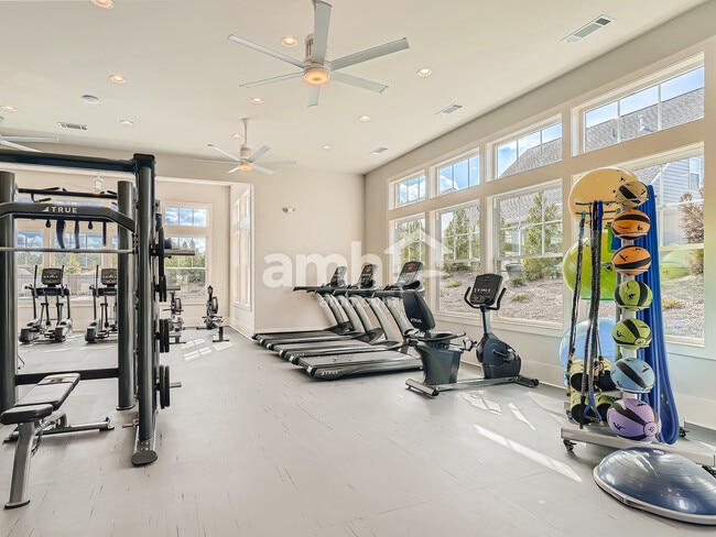 Building Photo - 252 Lake St