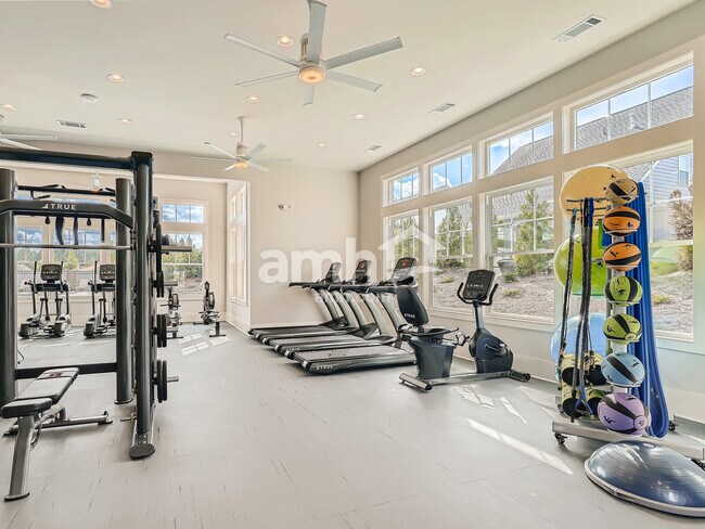 Building Photo - 405 Levon Ct