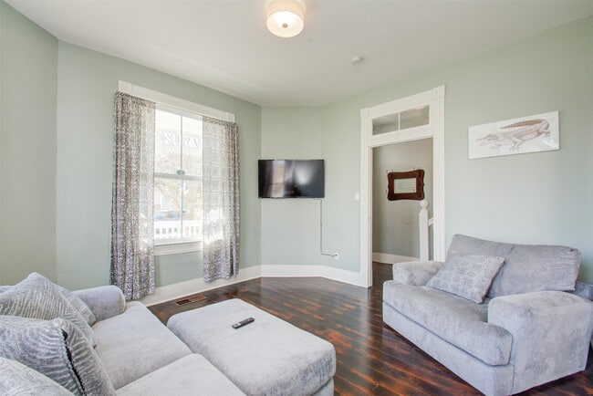 Building Photo - 3304 Avenue Q