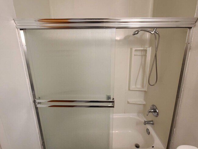 Building Photo - UPDATED RENTAL IN SACRAMENTO!