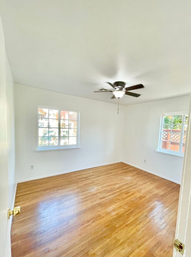 Building Photo - 4631 Narragansett Ave
