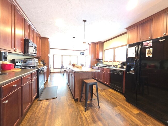 Building Photo - 21683 White Oak Dr