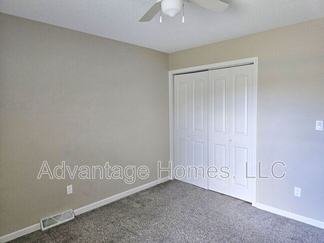 Building Photo - 423-423 N Marion St