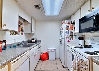Kitchen - 2401 Leon St