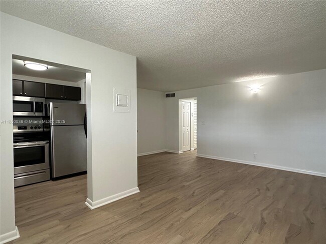 Building Photo - 5661 SW 36th Ct