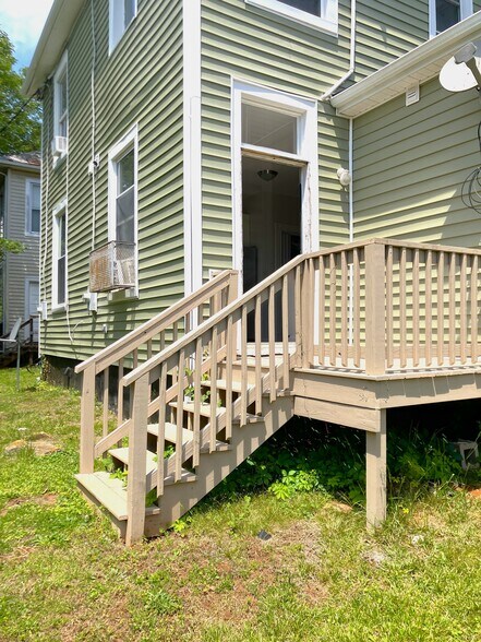Building Photo - 507 Victoria Ave