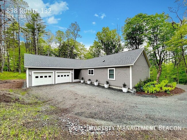 Primary Photo - Furnished Thetford VT Luxury Home for Rent...