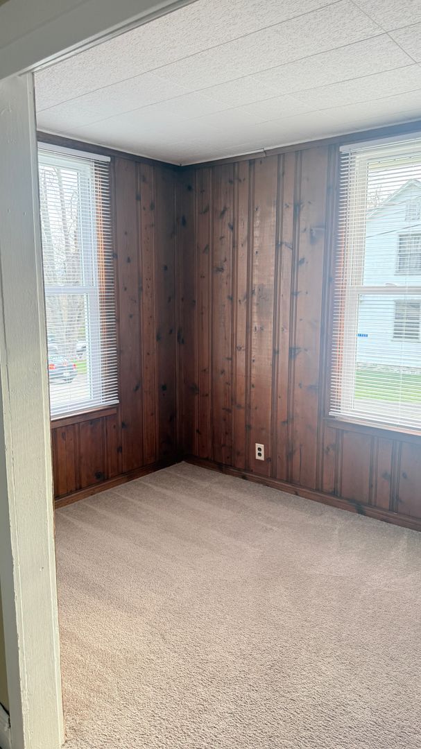 Building Photo - Large 4 bedroom single family home ready now!