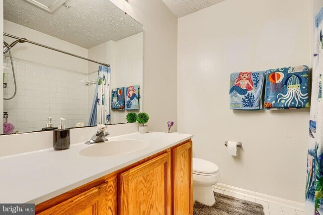 Building Photo - 10 Bluestem Ct