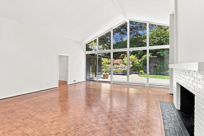 Building Photo - 820 Eucalyptus Ave