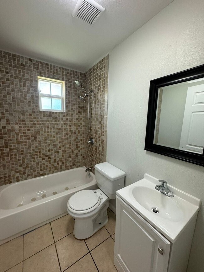 Building Photo - 3/2.5 Home Available Now!