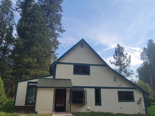 Building Photo - 3 bed, 1 bath home by Sacheen Lake