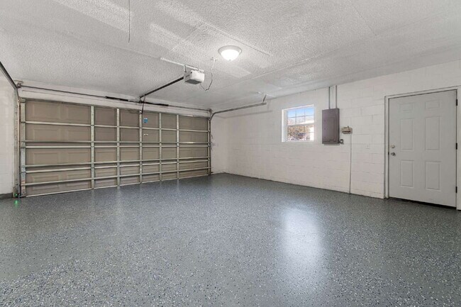 Building Photo - Spacious 3-bed/2-bath Home for Rent in Sil...