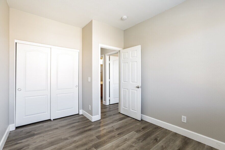 Building Photo - 6073 W Traviata Ave