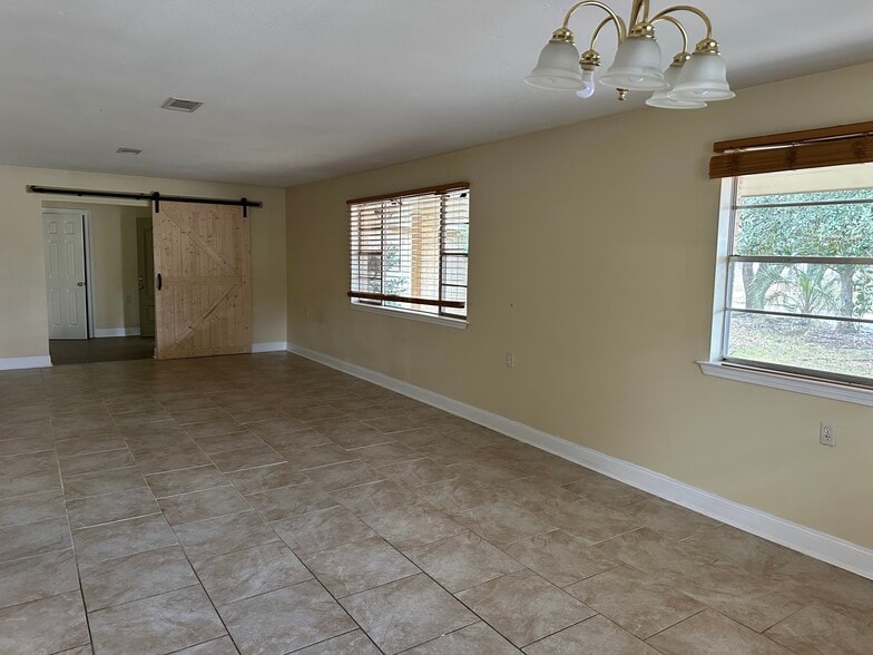 Building Photo - 617 Legendre Dr